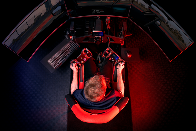 Verstappen Sim Racing x Simucube